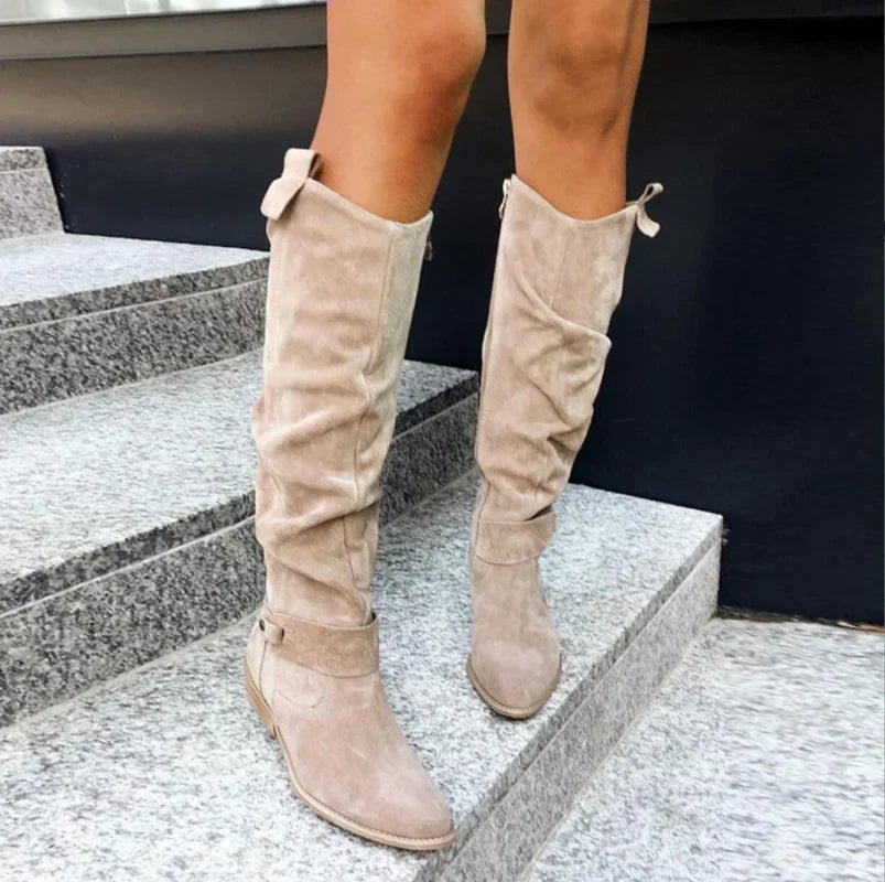 – Fashionable boots 