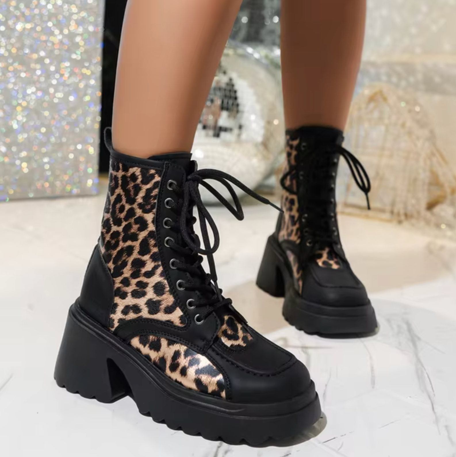 GR | High-quality boots with chunky heels