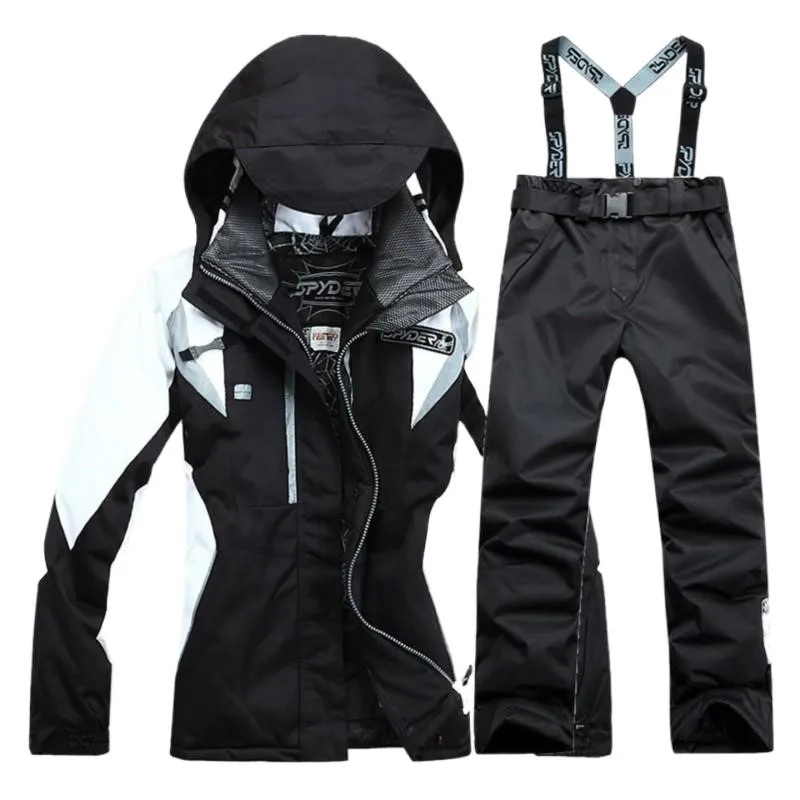 GR | Windproof 2-piece ski suit with hood, warm jacket and matching pants
