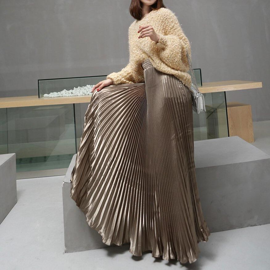 Long pleated skirt