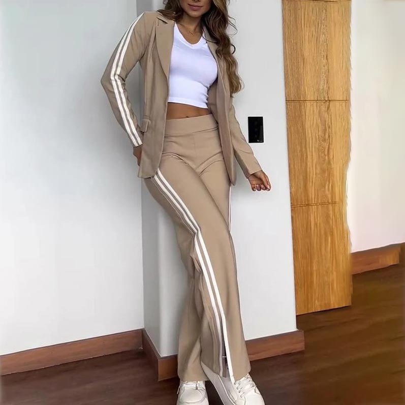 GR | Blazer with notched lapels and wide-leg trousers set
