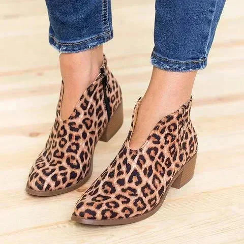 GR | Women's suede ankle boots with low block heel, V-shaped design, zipper