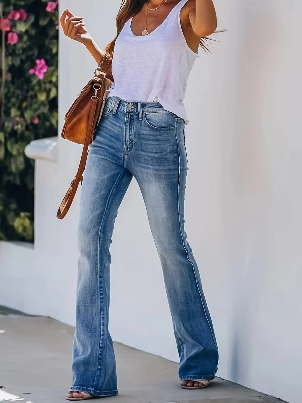 GR | Hochtaillierte Schlagjeans Für Einen Trendigen Look