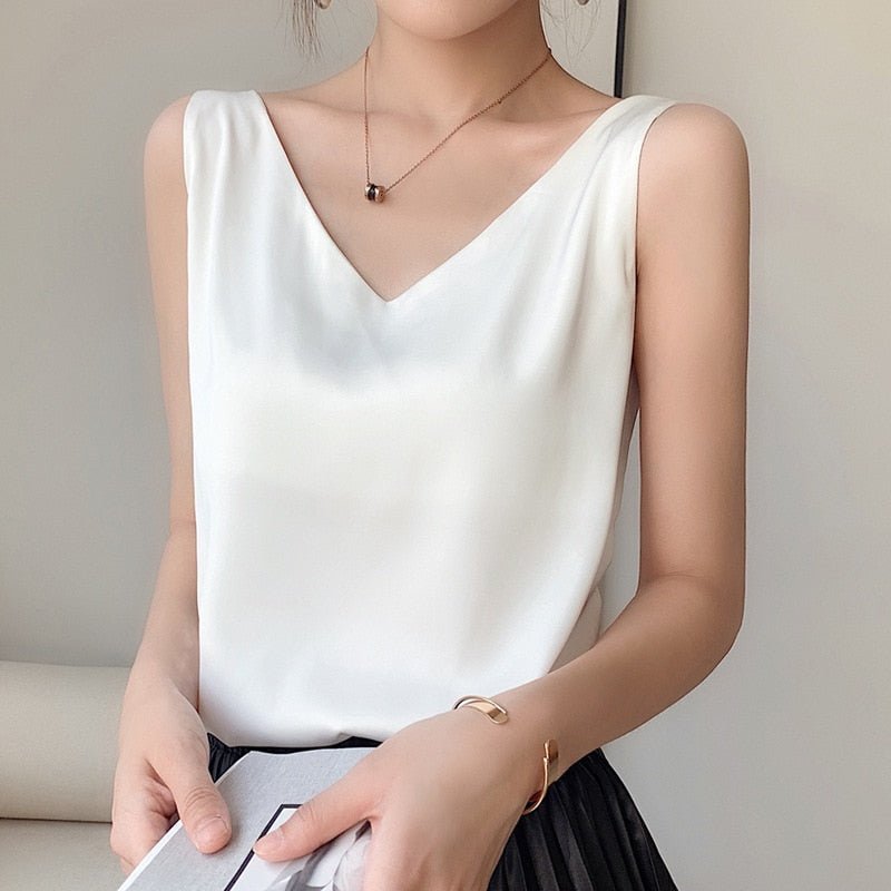 GR | Elegant tank top made of delicate silk