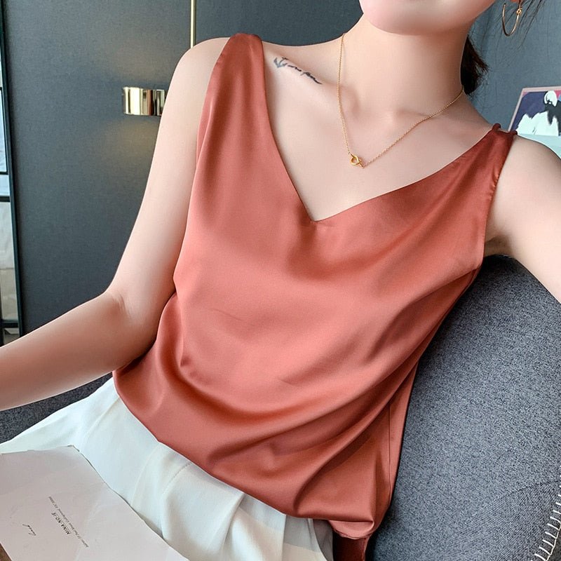 GR | Elegant tank top made of delicate silk
