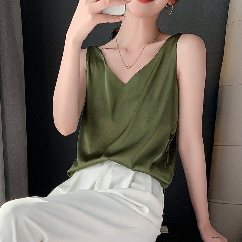 GR | Elegant tank top made of delicate silk