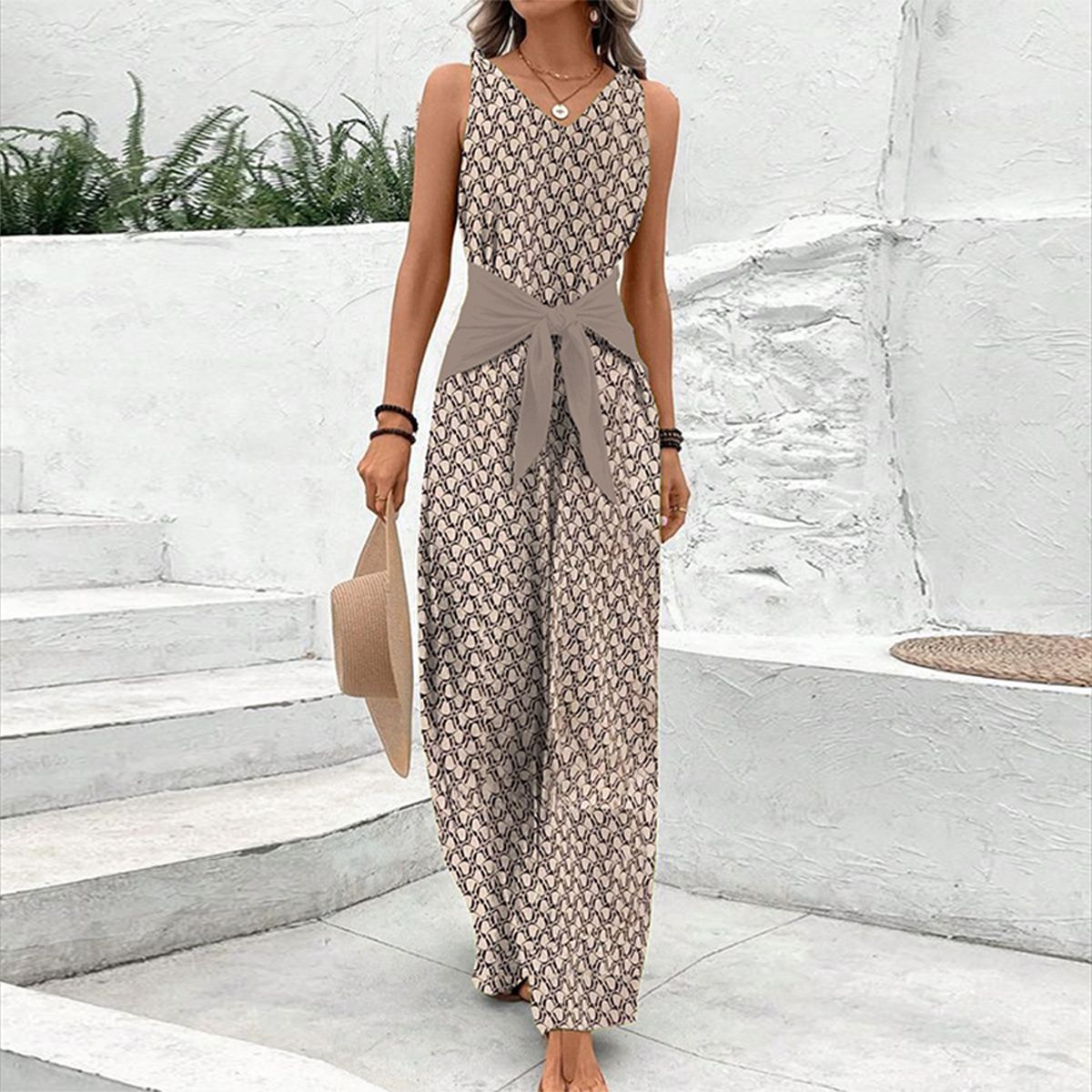GR | Sleeveless jumpsuit with a round neckline.