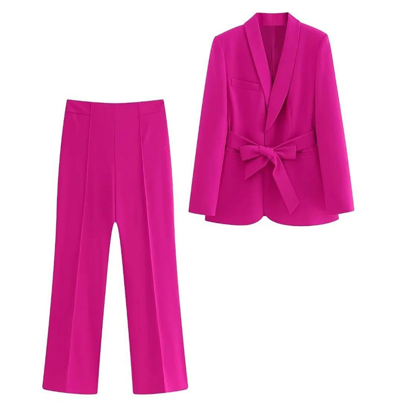 GR | Elegant blazer with belt and matching trousers