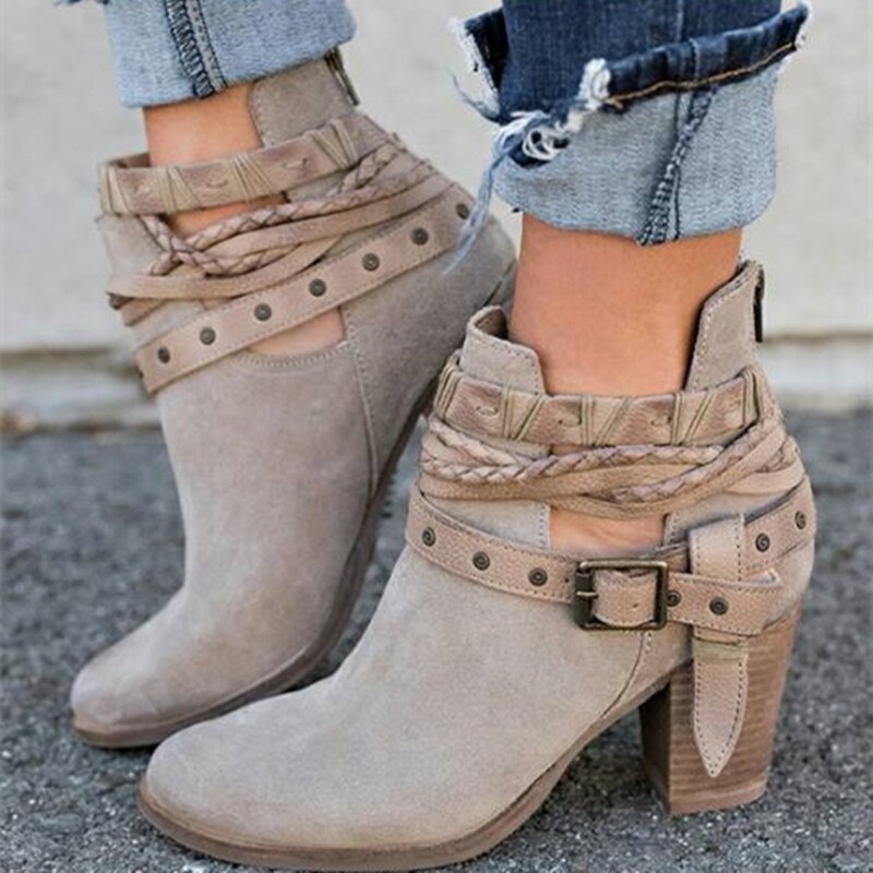 GR | Unique and elegant ankle boots with straps