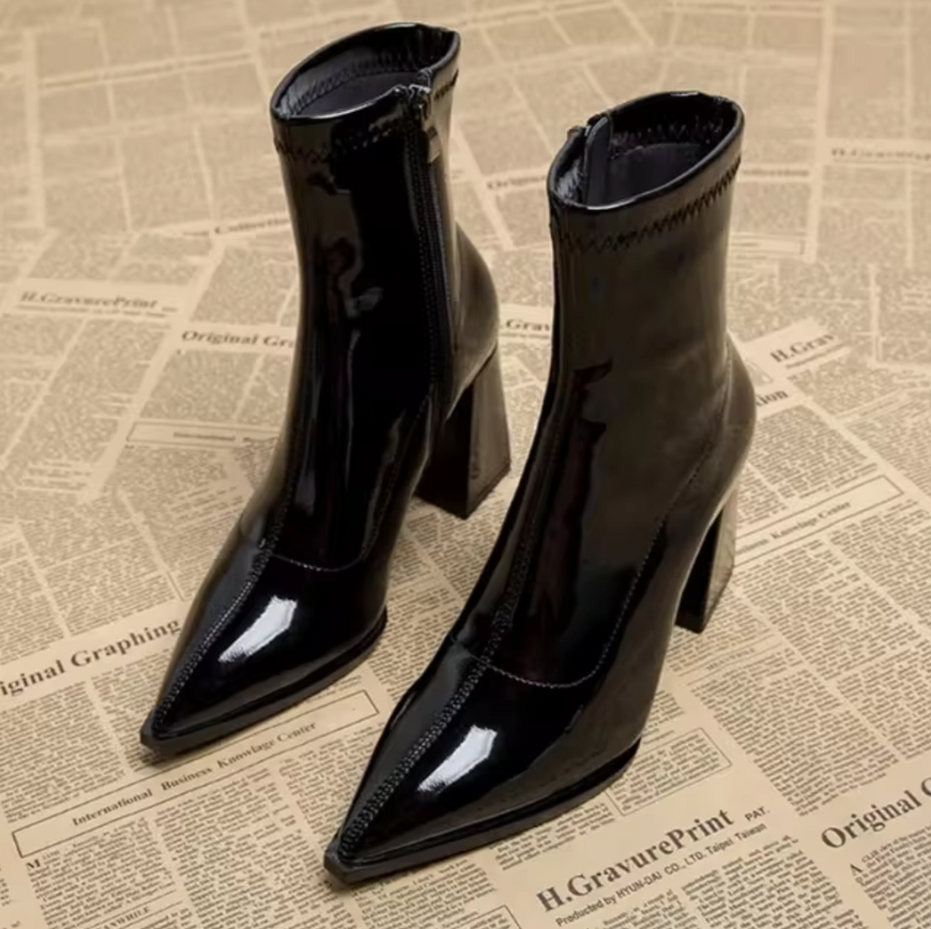GR | Shiny patent leather ankle boots for women