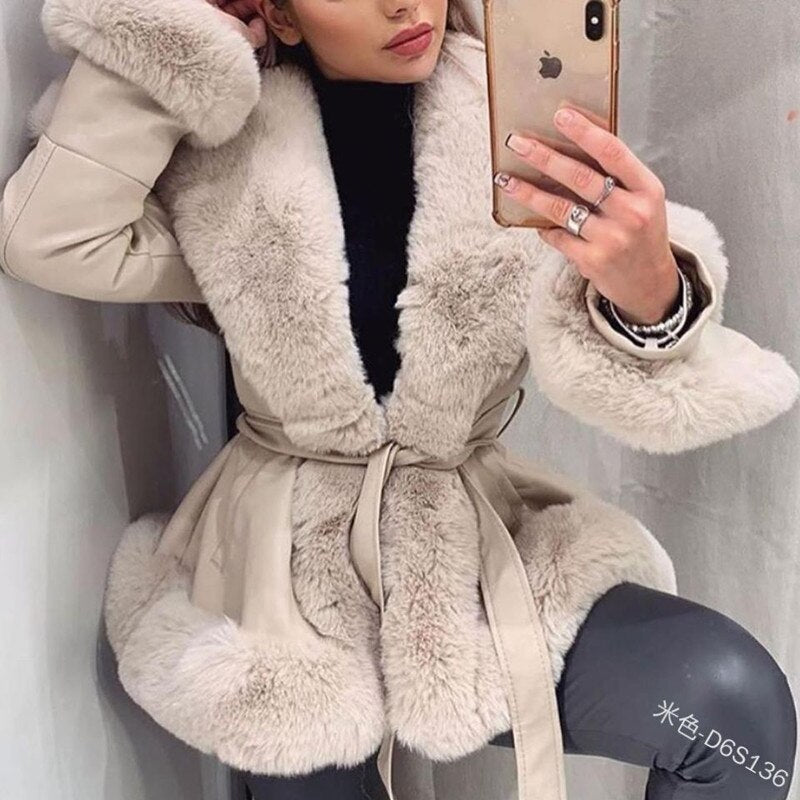 GlamourFrost: A fur coat for style-conscious women!