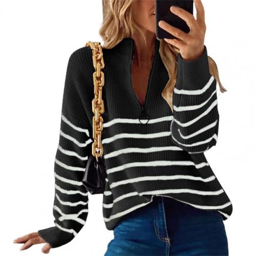 Casual chic pullover with zipper