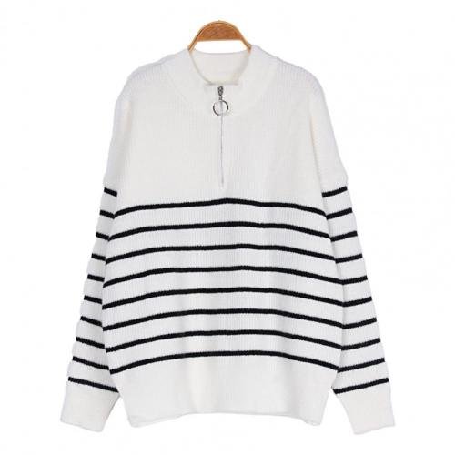 Casual chic pullover with zipper