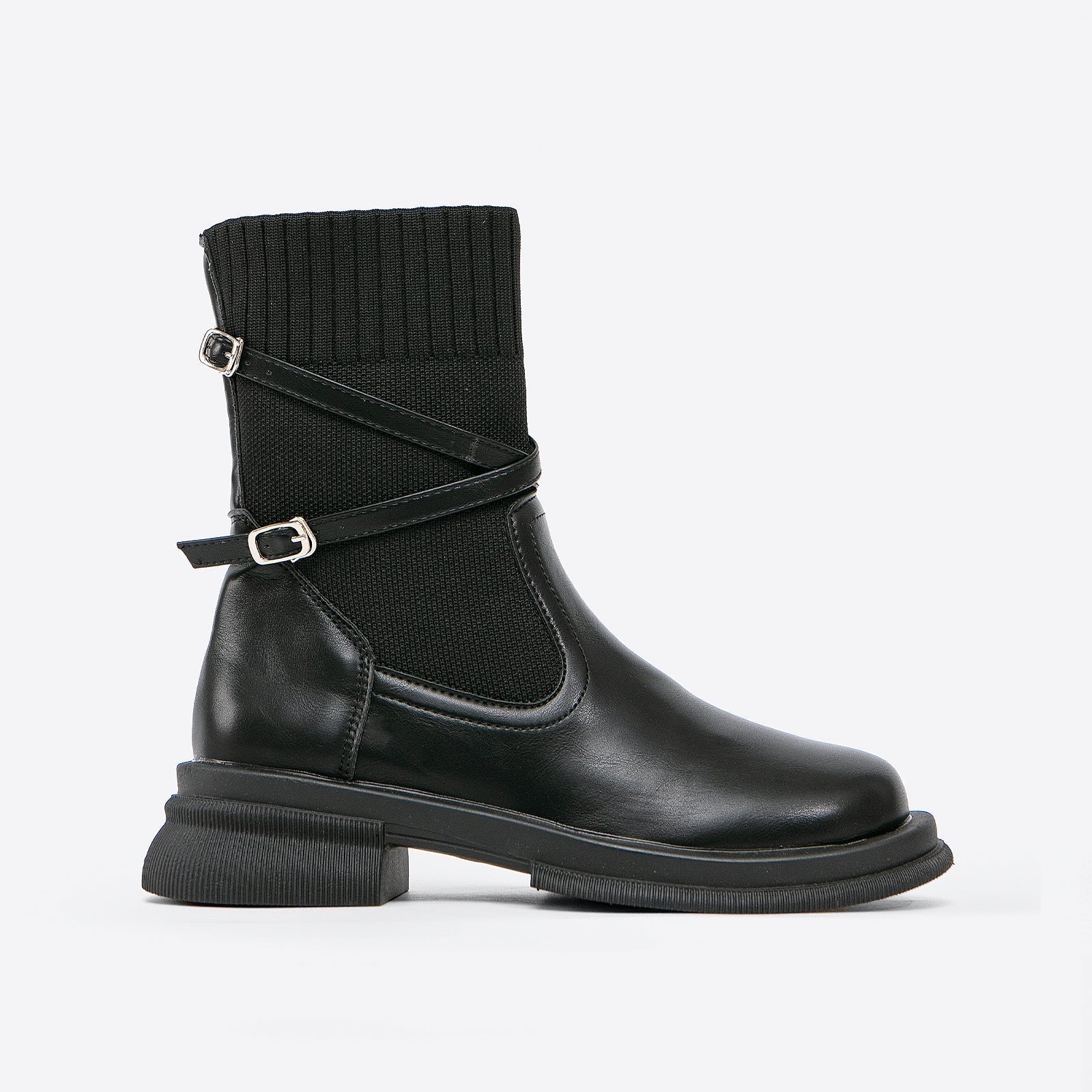 GR | Elegant brown ankle boots with wrap straps