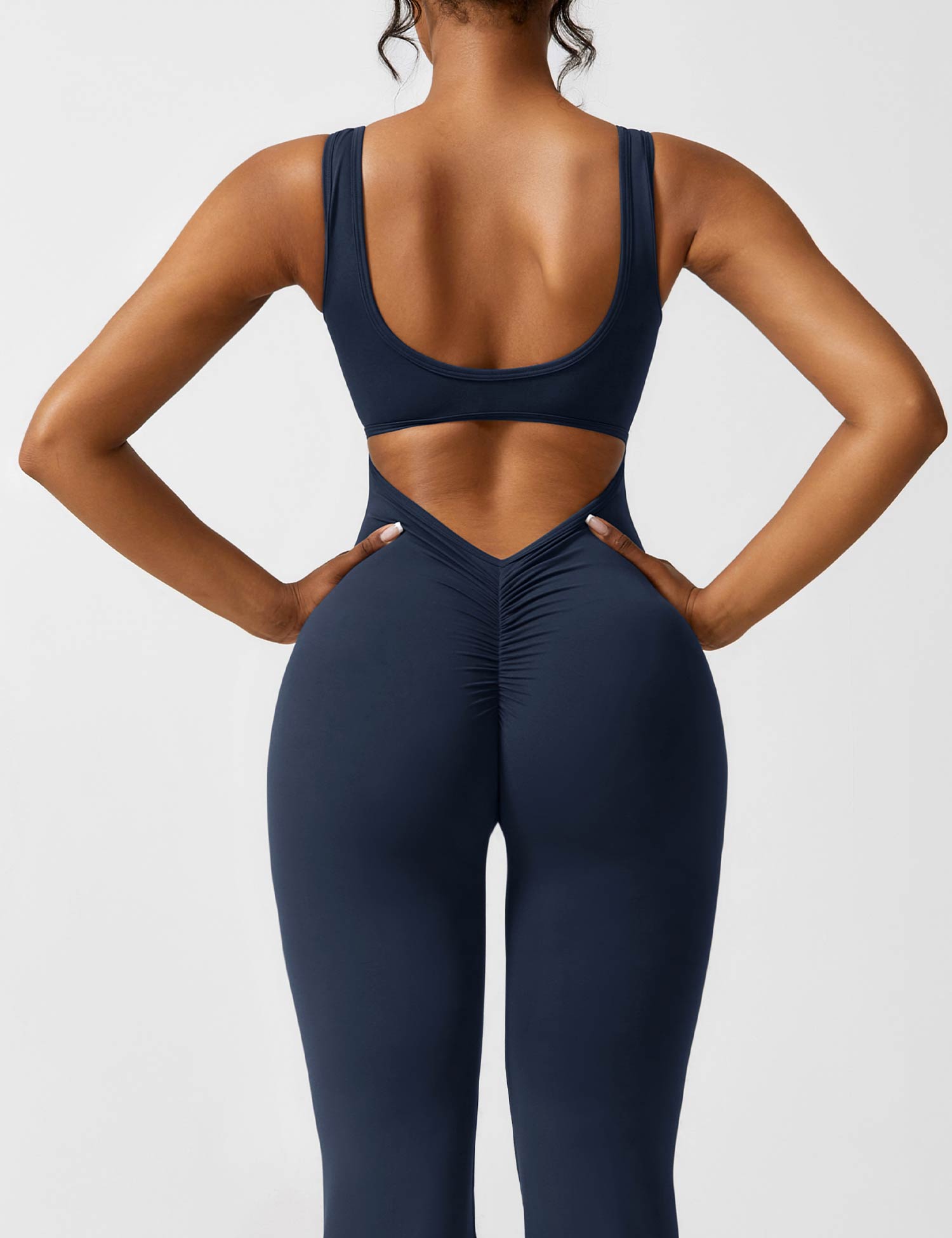 GR | Neck jumpsuit with flared legs | Elegant and figure-hugging design