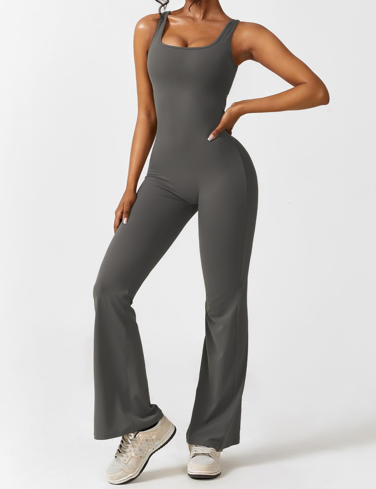 GR | Neck jumpsuit with flared legs | Elegant and figure-hugging design