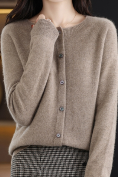 GR | Beatrice Women's Cardigan – Elegant Style for Every Occasion