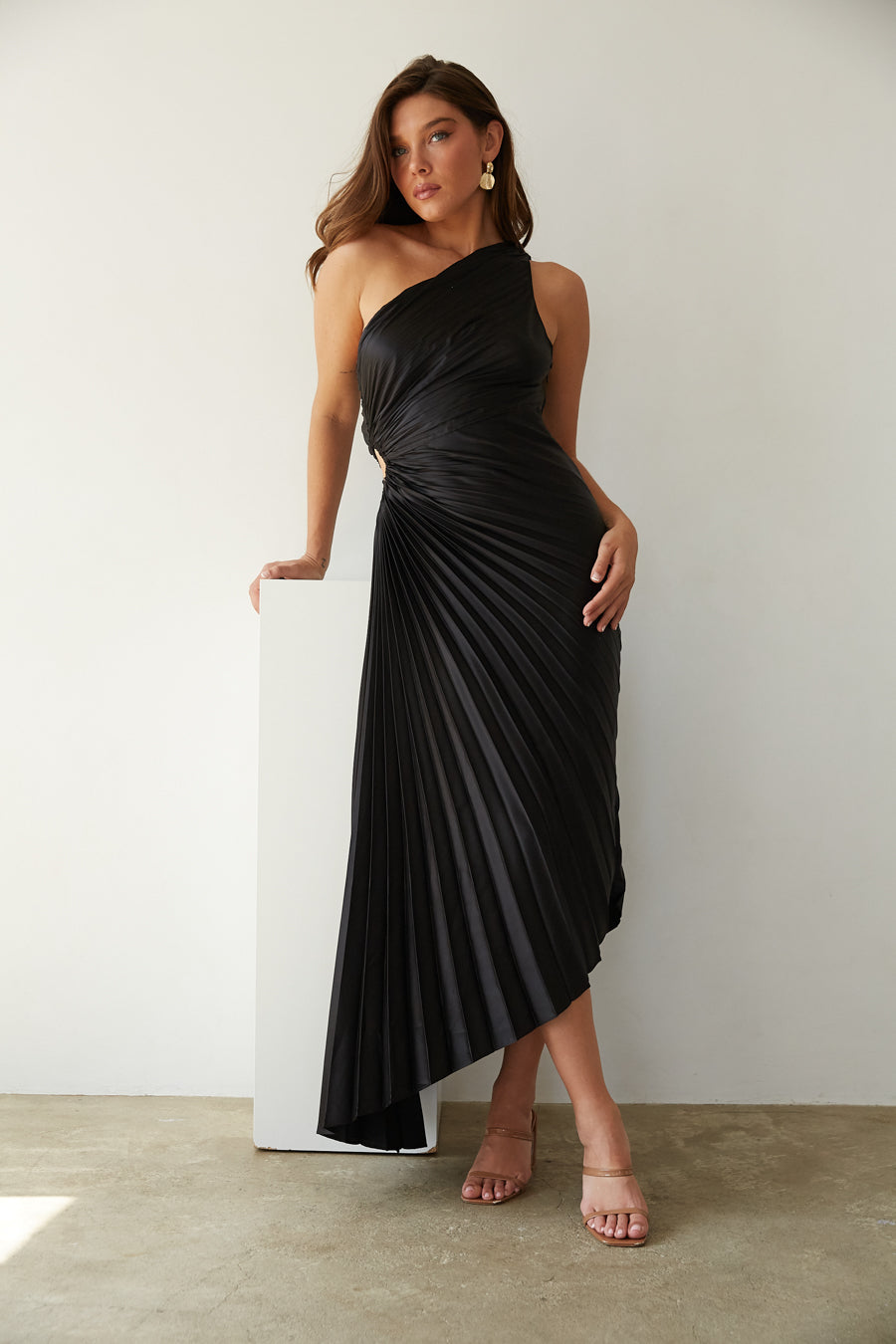 GR | One Shoulder Plissee Midi Kleid
