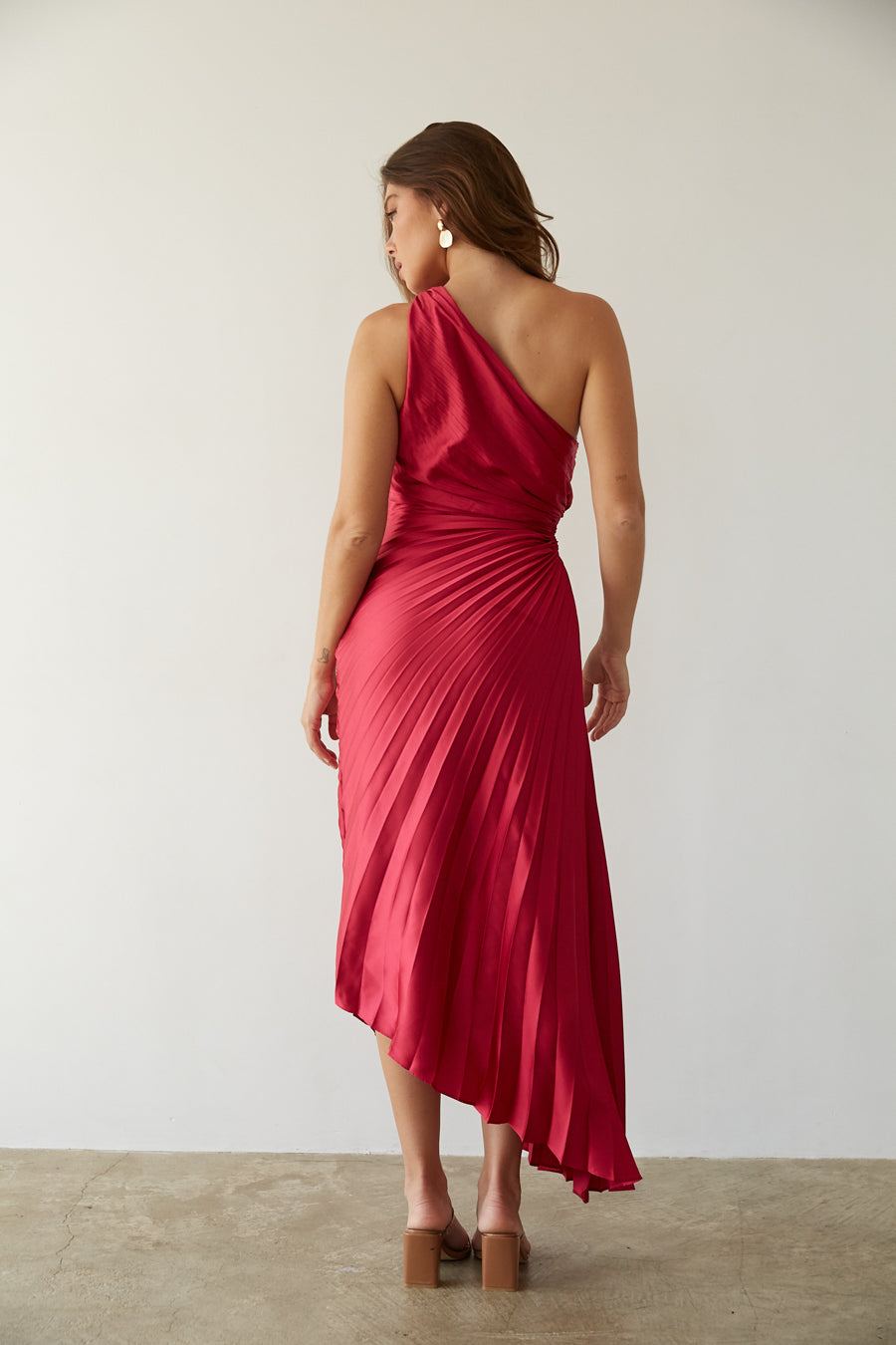 GR | One Shoulder Plissee Midi Kleid